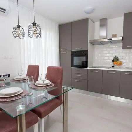 Papillon Apartment