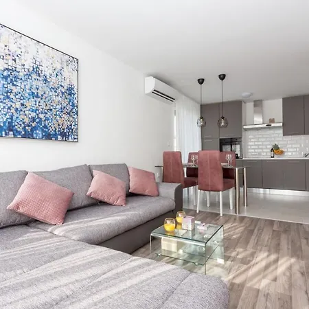 Papillon Apartment