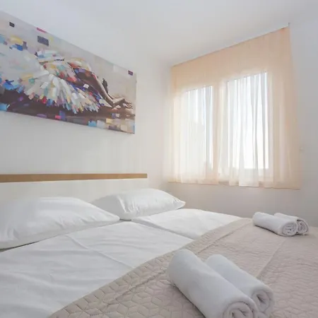 Papillon Apartment *