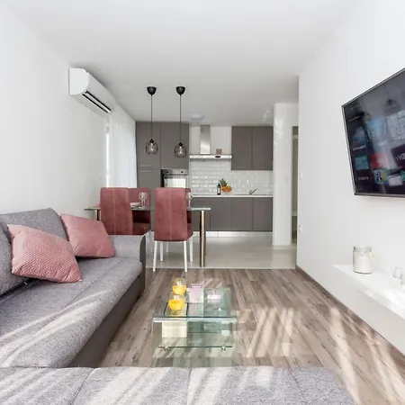 Papillon Apartment *